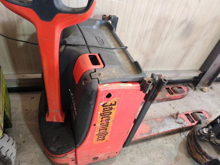 material-handling-equipment-electric-pallet-truck-Linde-1755954917482533753_orig_23b3069939bfd81f6e3049db131174b4-25082316145344876500