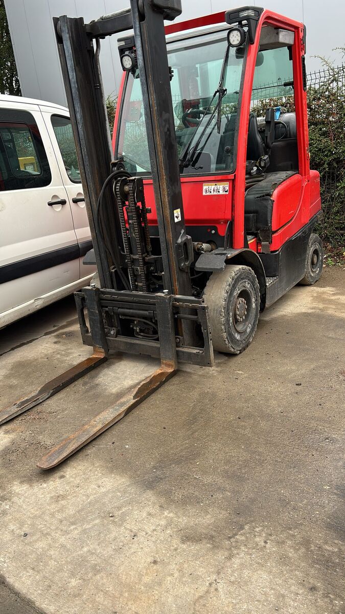 material-handling-equipment-gas-forklift-Hyster-25-1758863241295836373_orig_d3e4fa83b0fd57d504d128261bf7f72d-25092608064555574800