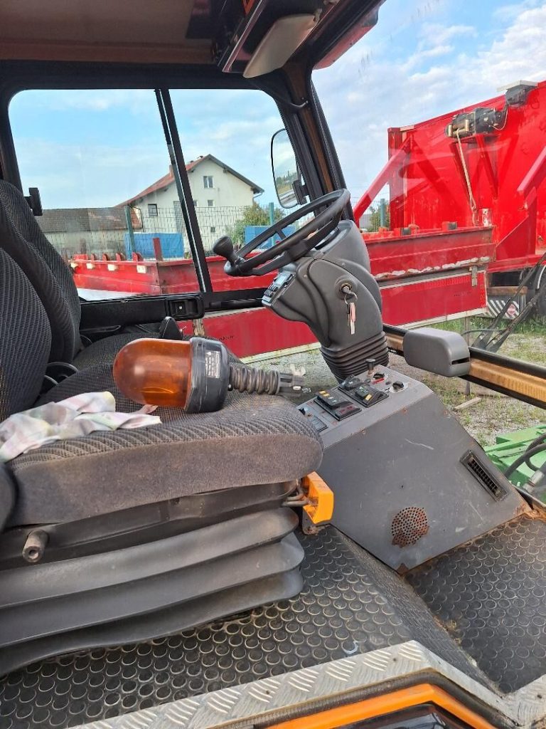 municipal-vehicles-universal-communal-machine-Ladog-1755955323220589458_orig_bffe6ce8593698126b5aa79ff3ed5431-25082316212177475300