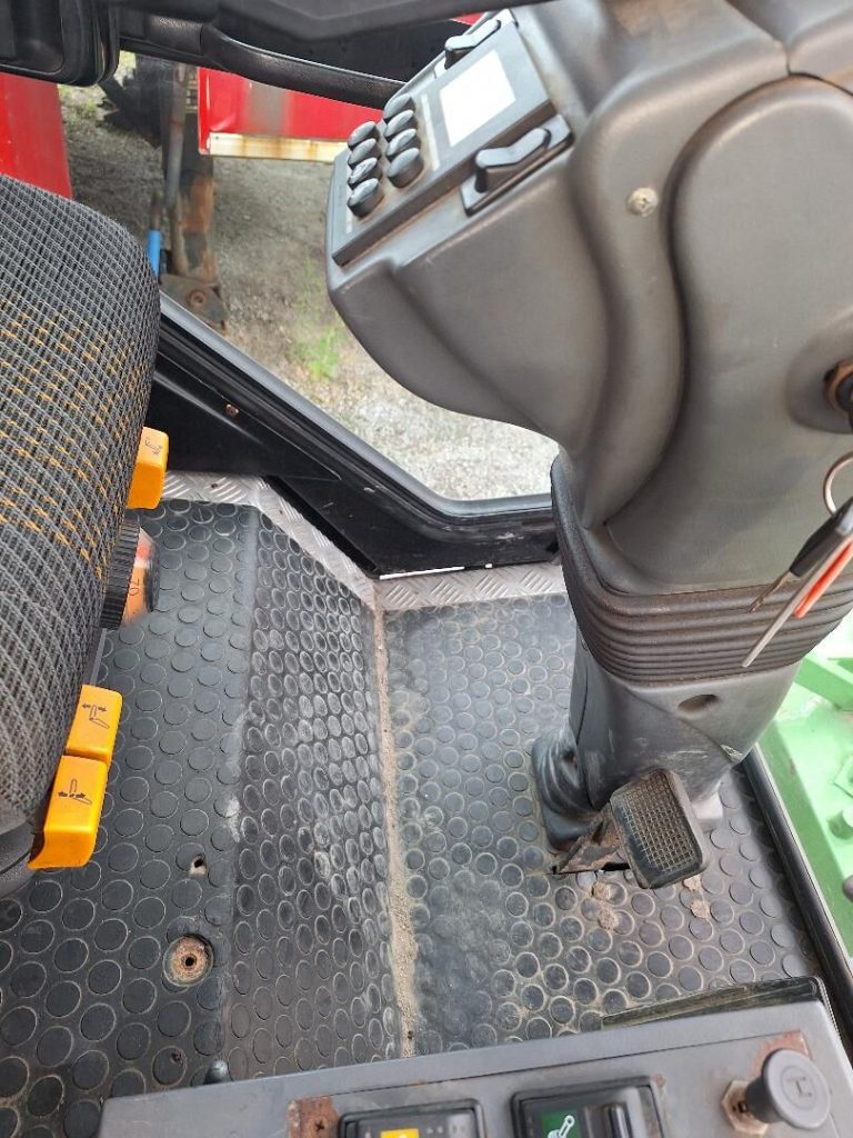 municipal-vehicles-universal-communal-machine-Ladog-1755955325811955258_orig_5f7a4fd60528903556212b7866d743cc-25082316212177475300