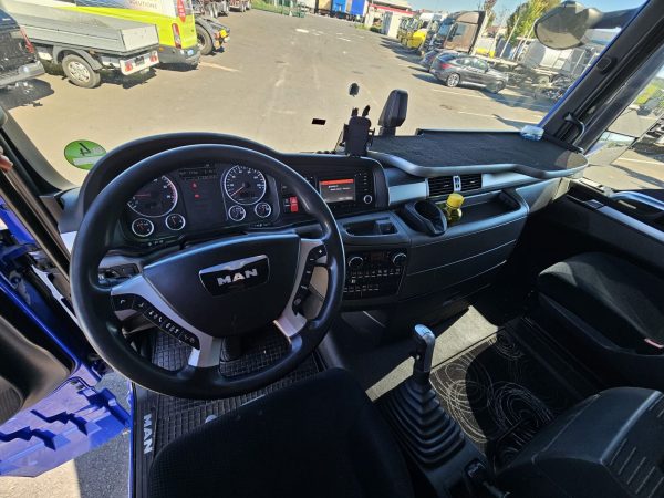 MAN – kamionski tegljač – 440